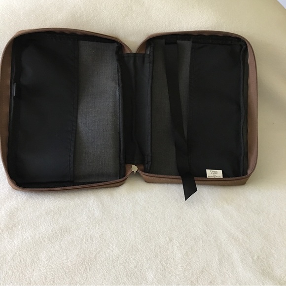 Bible Carrier 9” x 6” x 2”. - Picture 3 of 3